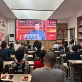 吕仙亭社区党委开展“九三抗战胜利日”阅兵式观看活动