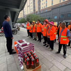 枫桥湖街道：情系环卫工 “双节”送关怀
