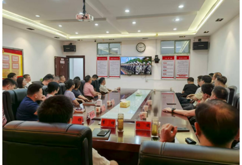 “观阅兵 忆峥嵘 强信念”——枫桥湖街道新时代文明实践所组织观看抗战胜利80周年阅兵