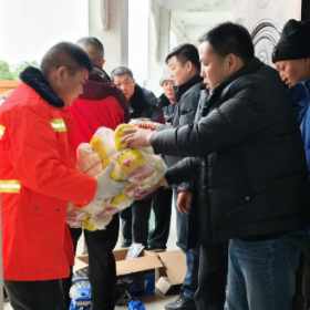 前置储备强保障，精准布防御冰雪——区环卫中心有序开展防雪物资发放工作