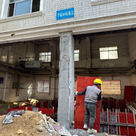 统筹协调显担当   高效调度护民生 ——城市垃圾清运管理所稳步推进垃圾站提质改造工程