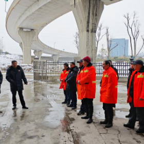 情系一线暖人心 寒冬送暖鼓干劲——区环卫中心为铲冰除雪一线环卫工人送姜茶