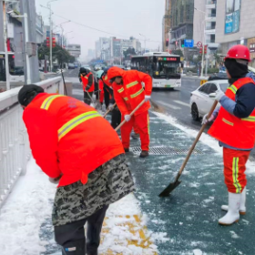 闻雪而动，城西清扫保洁管理所筑牢城市运行安全
