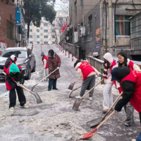 青春战风雪 岳阳楼区“志愿红”破冰进行时