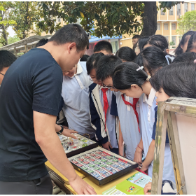 守好青春防线 共建无毒巴陵