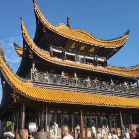 文旅消费持续升温 烟火盛宴点亮巴陵古城