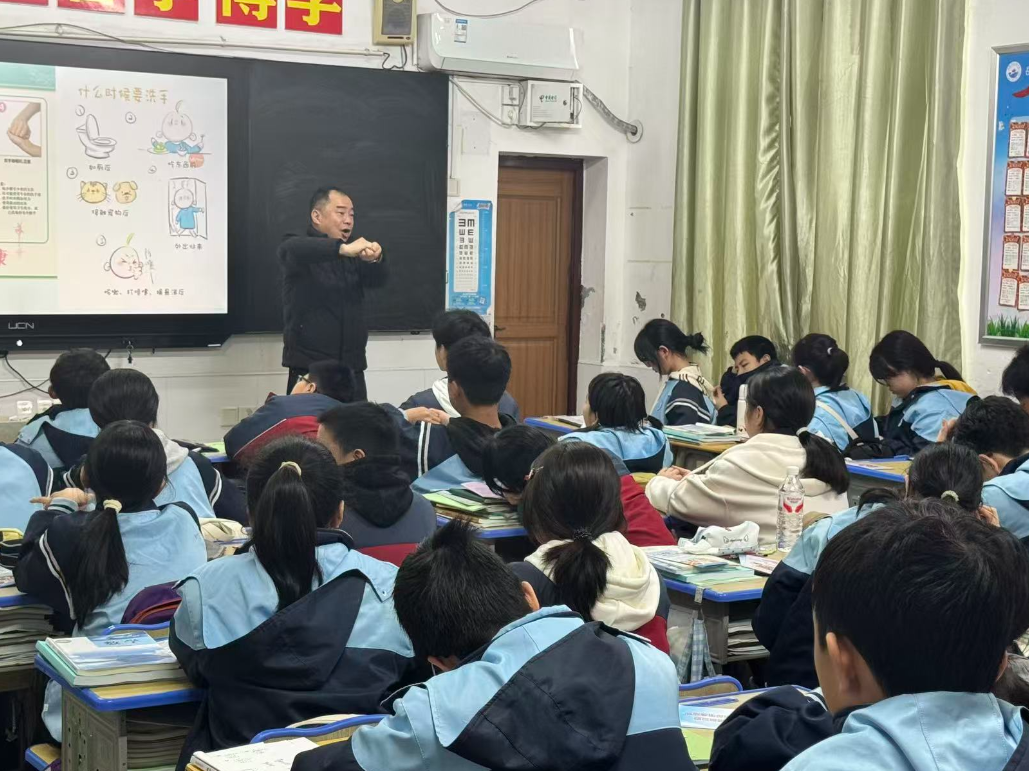 无核校园 健康同行——城陵矶街道社区卫生服务中心与岳纸学校共撑“防痨保护伞”