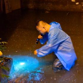 雨夜逆行守一线 全力排涝护民安