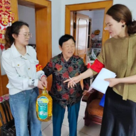 吕仙亭社区党委开展“助残送暖 与爱同行”主题活动