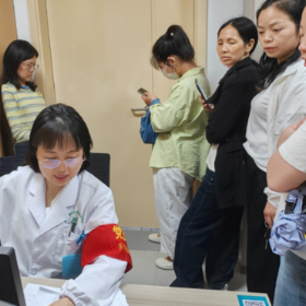 守护女性健康 温暖如约而至 ——洛王街道社区卫生服务中心免费开展妇科“两癌筛查”活动