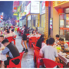 《岳阳日报》头版刊发丨热搜背后：岳阳烧烤产业蝶变
