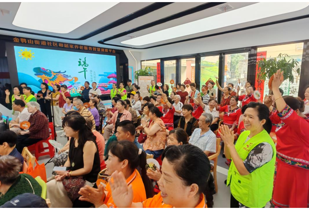 粽香传温情 文艺暖夕阳—— 万家坡社区开展端午敬老主题活动