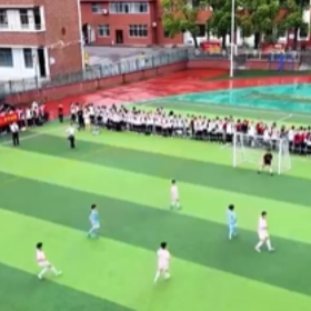 湘超队员到场助阵 十中学子绿茵逐梦