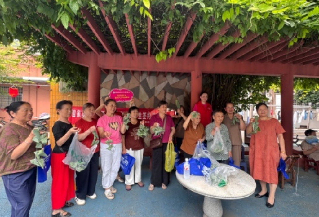 粽叶飘香迎端午，温情关爱暖人心