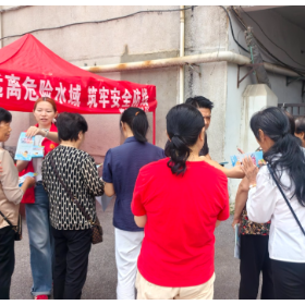 绷紧防溺安全弦 筑牢夏日防护网——梅溪桥社区开展夏季防溺水专项宣传活动