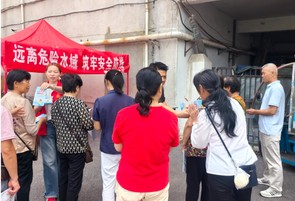 绷紧防溺安全弦 筑牢夏日防护网——梅溪桥社区开展夏季防溺水专项宣传活动