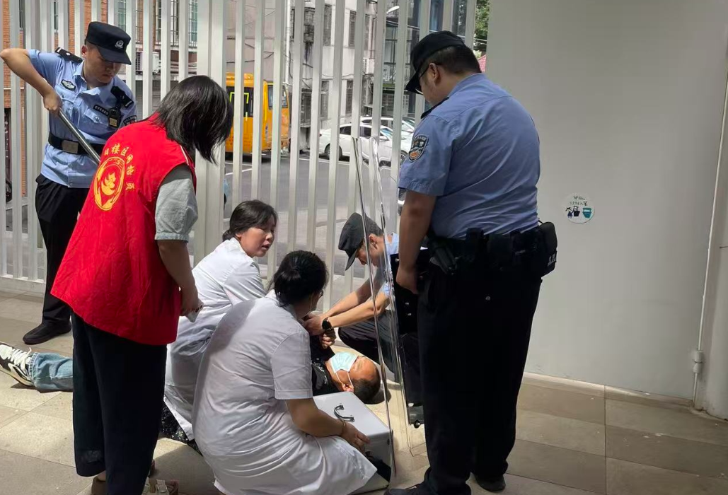 演练筑防线 平安护童心——三眼桥街道抓实重点人群风险应急处置