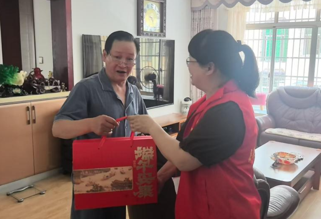 粽香暖端午 关怀润人心｜芋头田社区开展特扶家庭端午慰问活动