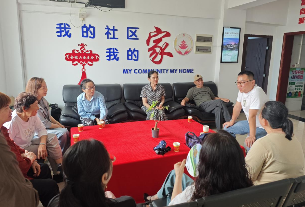 金鹗山社区举办“升学喜事简约办 优良家风代代传”主题座谈会