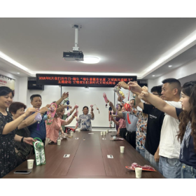端午香囊寄安康 文明新风破陋习