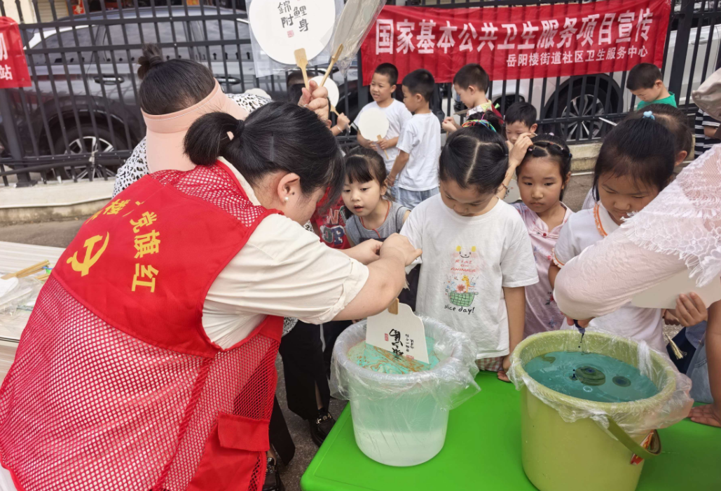 浓情端午绘漆扇 防溺守护伴童行
