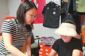 《岳阳日报》头版刊发｜小身板扛起大担当——记岳阳市优秀党务工作者、岳阳楼区岳阳楼社区党支部书记、居委会主任胡叶