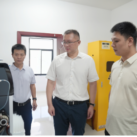 杨钦涵开展“企业服务年”走访调研活动