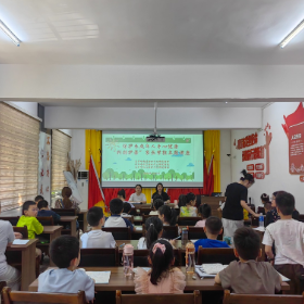 利剑护蕾,童心护航——年丰巷社区暑期托管暨未成年人保护专题讲座开讲