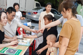 洞庭社区卫生服务中心夏夜不打烊 义诊进社区