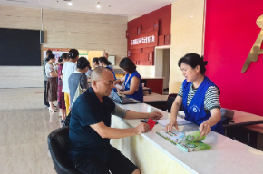 家庭医生进机关 三伏贴敷送健康——梅溪街道社区卫生服务中心开展家庭医生签约服务进机关活动