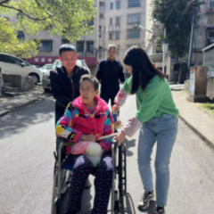瑶塘坡社区暖心帮助迷路老人回家