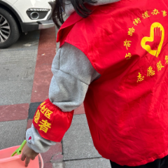 德胜社区开展“清洁家园”大扫除活动