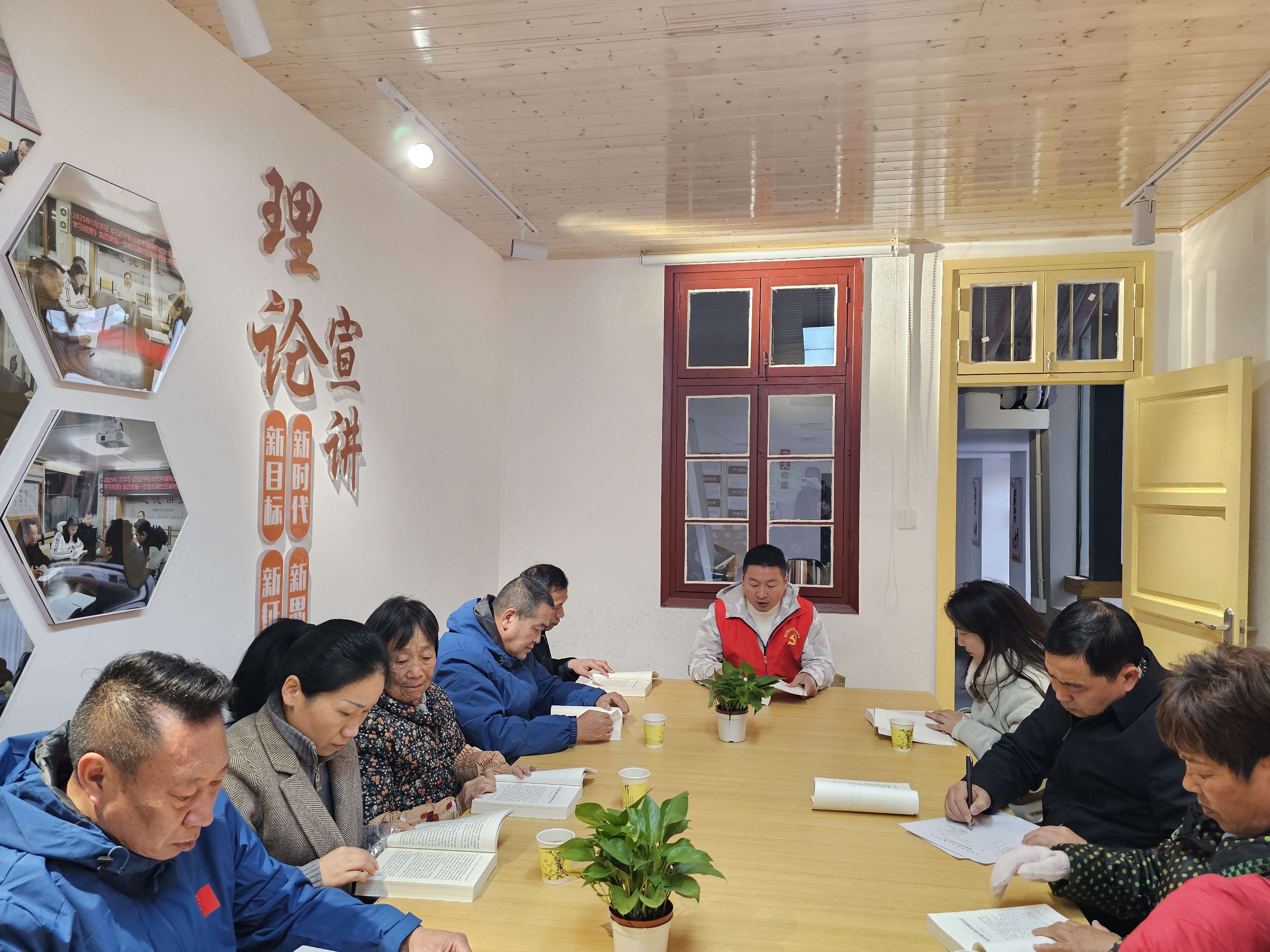 20251212慈氏塔社区新时代文明实践站在会议室开展2025年12月学习《习近平治国理政第五卷》第一章第一节讲座(1).jpg 20251212慈氏塔社区新时代文明实践站在会议室开展2025年12月学习《习近平治国理政第五卷》第一章第一节讲座(1).jpg
