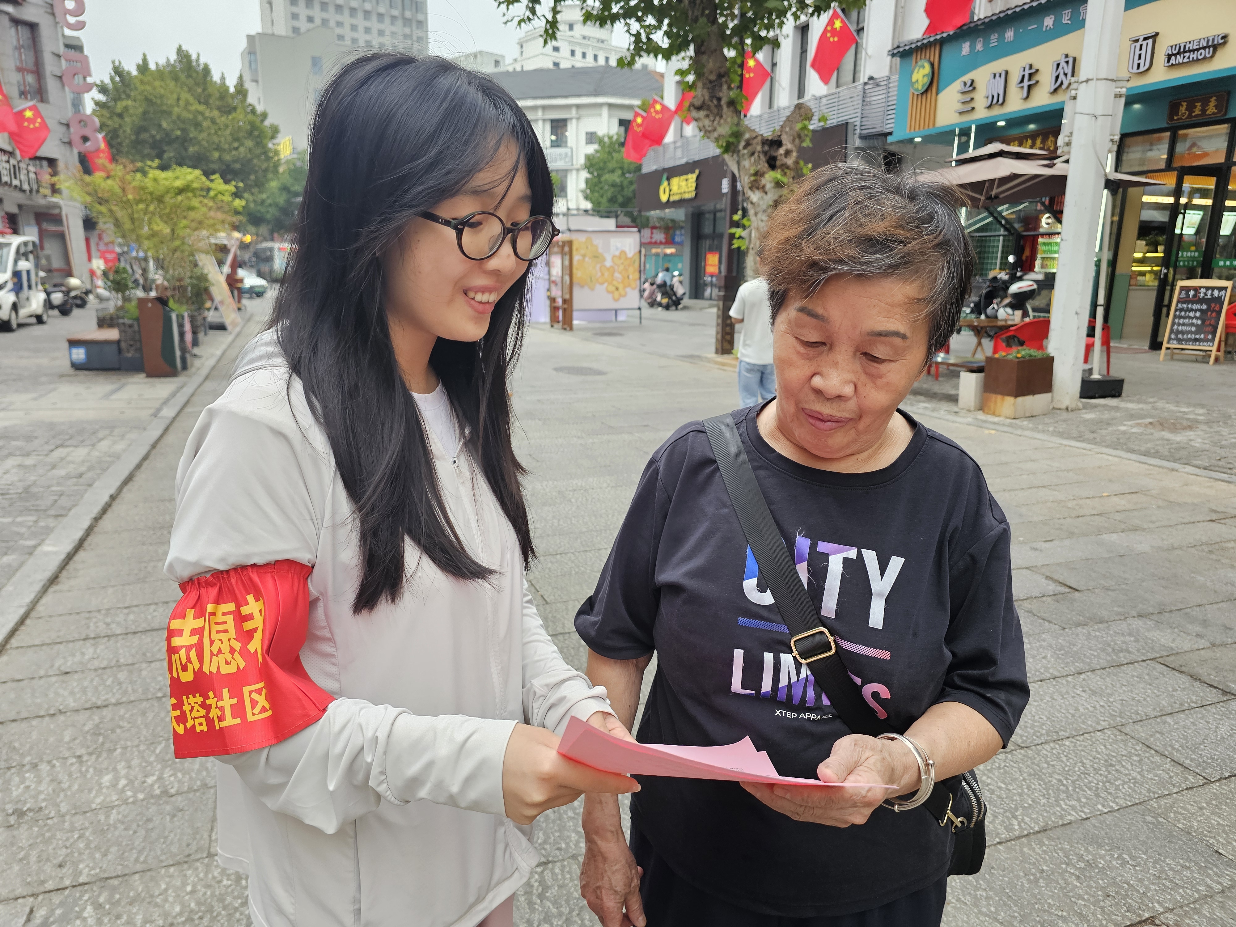20260928慈氏塔社区新时代文明实践站在辖区内开展了2026年9月“科技改变生活 创新赢得未来”之数字赋能新生活 创新点亮日常科普活动(1).jpg 20260928慈氏塔社区新时代文明实践站在辖区内开展了2026年9月“科技改变生活 创新赢得未来”之数字赋能新生活 创新点亮日常科普活动(1).jpg