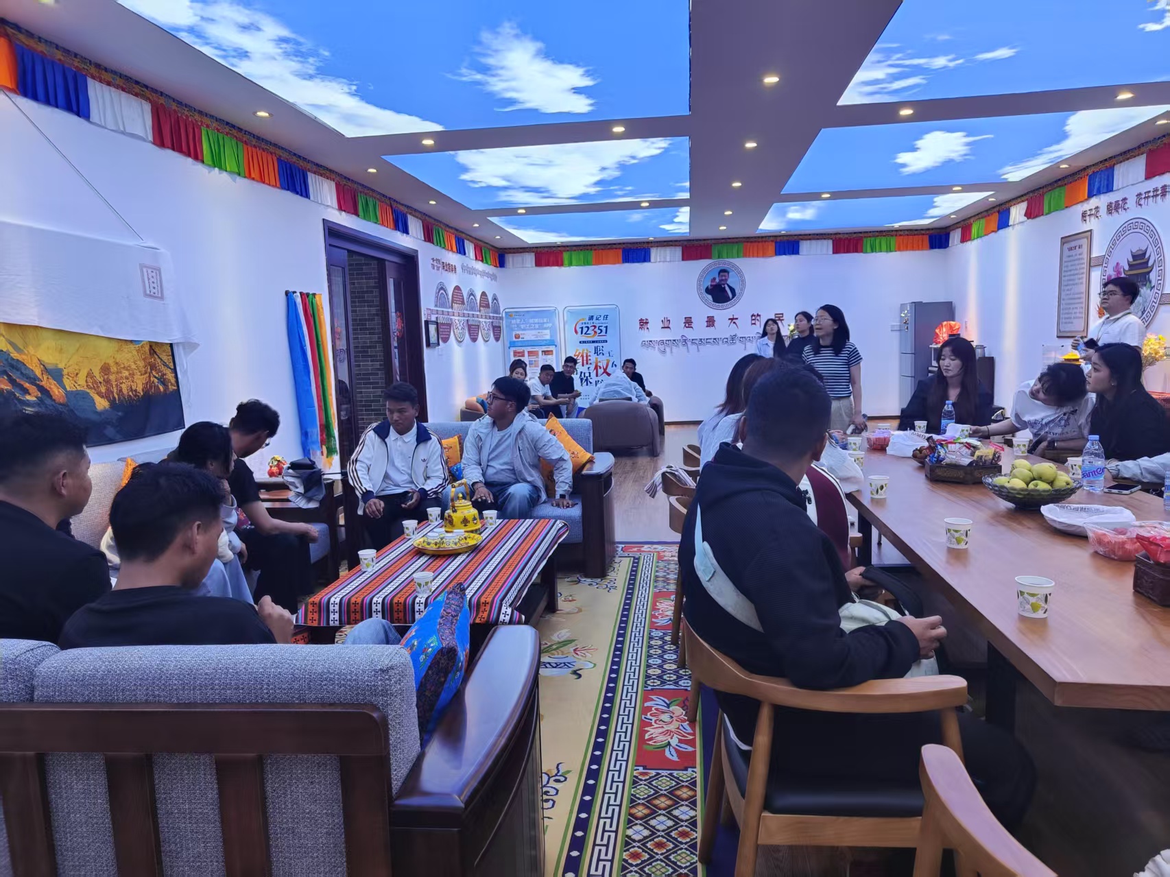 2026年5月13日下午两点半，岳阳楼社区党群服务中心的社区工作人员组织社区居民在岳阳楼社区党群服务中心二楼的山南之家开展了以 “防灾减灾进万家，平安相伴你我他”主题活动.jpg