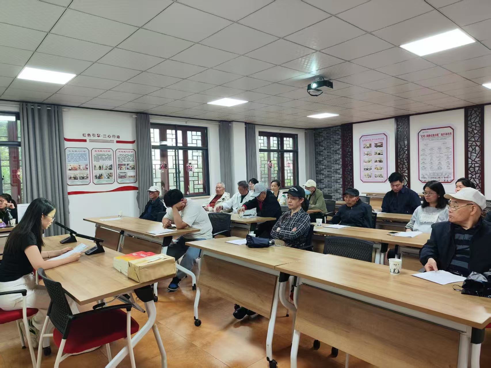 为持续推动习近平新时代中国特色社会主义思想走深走2026年5月28日,岳阳楼社区在党群服务中心一楼大会议室组织开展专题学习会,社区全体工作人员、辖区党员代表共同参与学习。.jpg 为持续推动习近平新时代中国特色社会主义思想走深走2026年5月28日,岳阳楼社区在党群服务中心一楼大会议室组织开展专题学习会,社区全体工作人员、辖区党员代表共同参与学习。.jpg