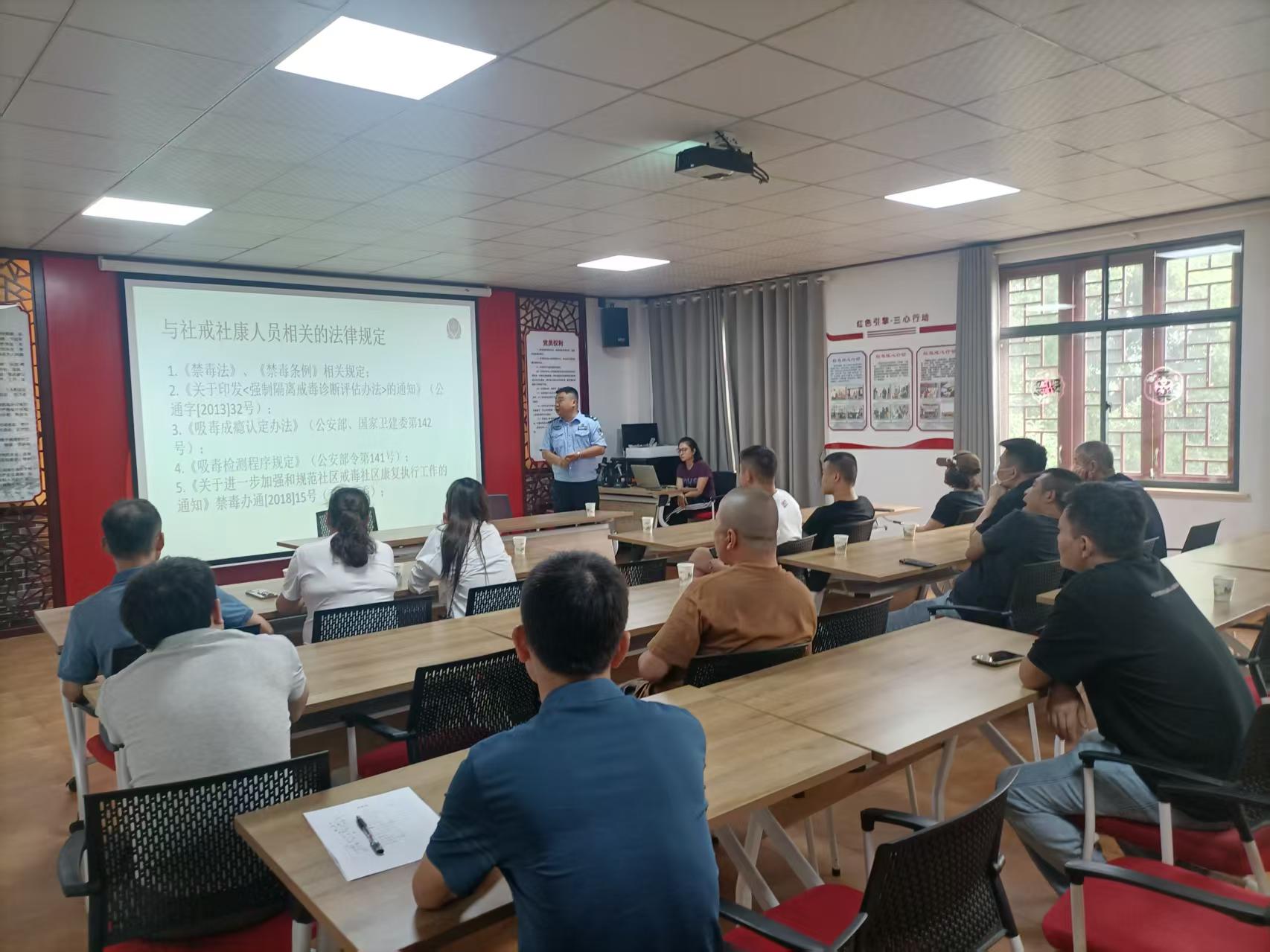2026年9月16日, 岳阳楼社区新时代文明实践站组织社区居民在党群服务中心一楼大会议室开展“遵规守纪 知戒拒复”岳阳楼区社戒社康人员专题讲座.jpg 2026年9月16日, 岳阳楼社区新时代文明实践站组织社区居民在党群服务中心一楼大会议室开展“遵规守纪 知戒拒复”岳阳楼区社戒社康人员专题讲座.jpg