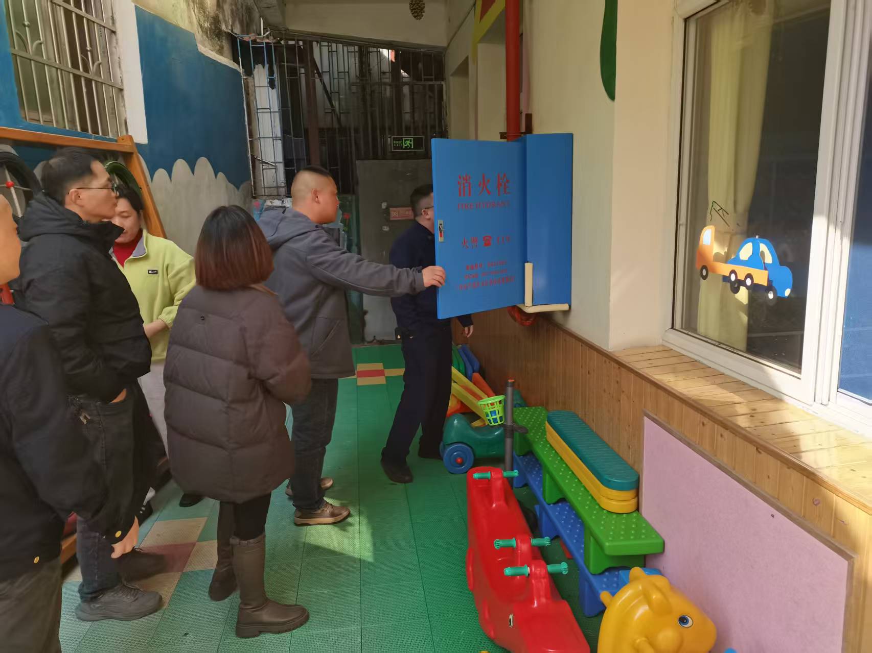 消防进学校.jpg