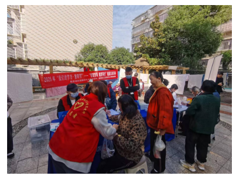 枫桥湖街道：情暖重阳  健康同行