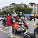 用行动擦亮城市文明底色——岳阳市直管公房运营服务中心“文明劝导我先行”志愿服务在行动