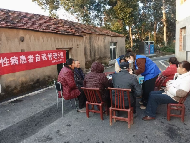 家医上门送健康 慢病管理有“良方”
