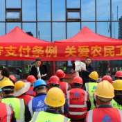 岳阳楼区：送法进工地  护薪在一线