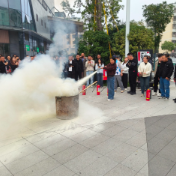 学法明规强技能 筑牢文旅安全线——岳阳楼区开展文旅市场从业人员法规培训暨消防应急演练