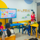 守护舌尖安全 共筑健康童年——岳阳志愿者开展“3·15”儿童食品安全科普活动