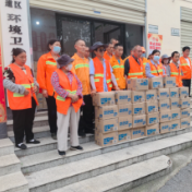 枫桥湖街道：爱心企业暖心捐赠 情暖一线环卫工