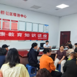 粽叶裹住邻里情,艾香飘出健康路