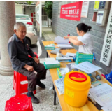 洛王街道瑶塘坡社区携手洛王街道卫生服务中心开展老年义诊健康关爱活动