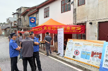 鄢家冲社区：开展直排式燃气热水器专项宣传活动