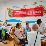 启明行动暖民心 公益义诊送健康 东升社区开展老年健康公益救助活动