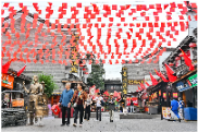 组图丨红旗漫卷岳阳城，满城尽是“中国红”
